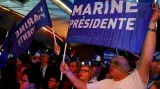 Příznivci Národní fronty Marine Le Penové