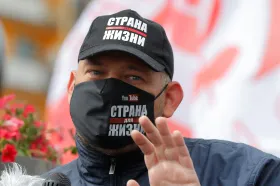 V Bělorusku propustili z vězení opozičního lídra Cichanouského