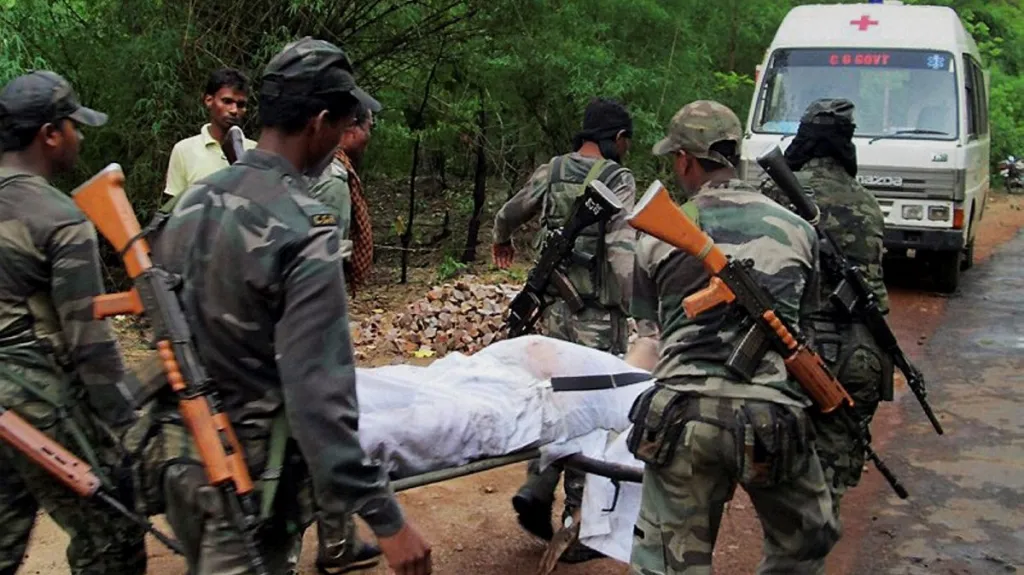 Maoističtí povstalci zaútočili v Indii na vládní konvoj