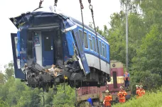Trať u Domažlic je po srážce vlaků opět v provozu. Železničáři vyměnili pražce a opravili výhybku