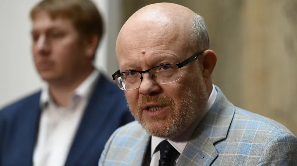 Ministr zdravotnictví Vlastimil Válek