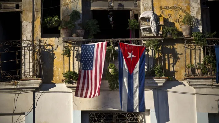 Americká a kubánská vlajka