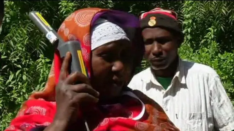 Lidé v Timbuktu telefonují