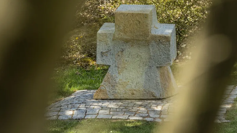 Smírčí kříž v Rovensku