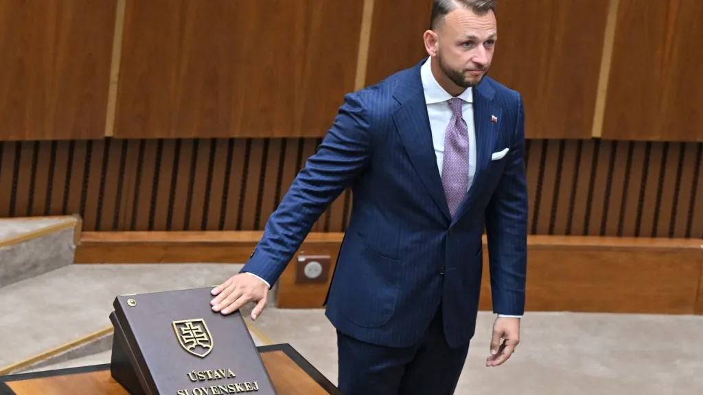 Slovenský ministr vnitra Matúš Šutaj Eštok při skládání slibu
