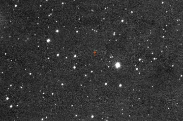 V úterý Zemi jen těsně minula planetka. „Málem se dotknula družic na geostacionární dráze“