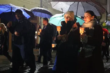 V Brně vytvořili živý řetěz, v Ostravě byl průvod se svíčkami