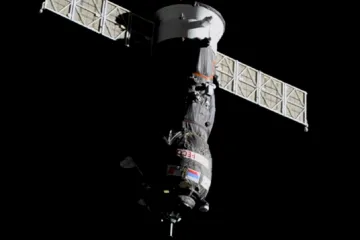 Ruskou zásobovací loď u ISS zřejmě poškodil náraz zvenku, oznámil Roskosmos