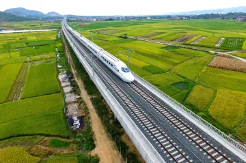 Ekonom: Je třeba investovat do železnice a datových sítí, do vodního kanálu bych jako investor peníze nedal