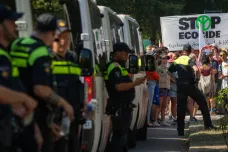 Policie v Haagu zadržela 2400 účastníků nepovoleného klimatického protestu
