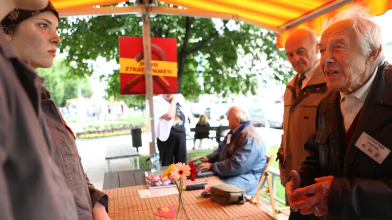 A promluvili i pamětníci z období převzetí moci komunisty
