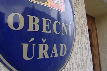 Bývalá letitá starostka Čejče údajně způsobila obci i lidem milionové škody. Vinu odmítá