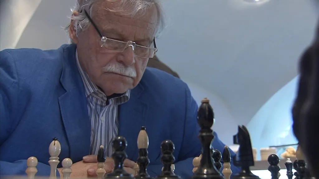 Svou první partii sehrál v šesti letech, v 21 letech už byl velmistrem