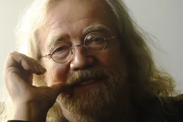 Písničkář Hutka dostane odškodnění za šikanu StB z roku 1977