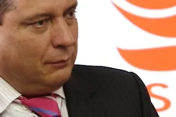 Paroubek: Odkládáním eura vláda brzdí ekonomiku