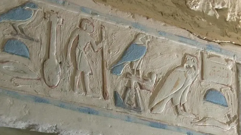 Čeští archeologové odkrývají hrobový komplex