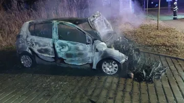 Shořelé vozidlo v Hluboké nad Vltavou