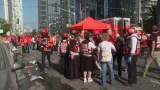 Následky dopadu íránských raket v Tel Avivu