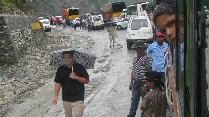 Čekání na odstranění závalu ze silnice