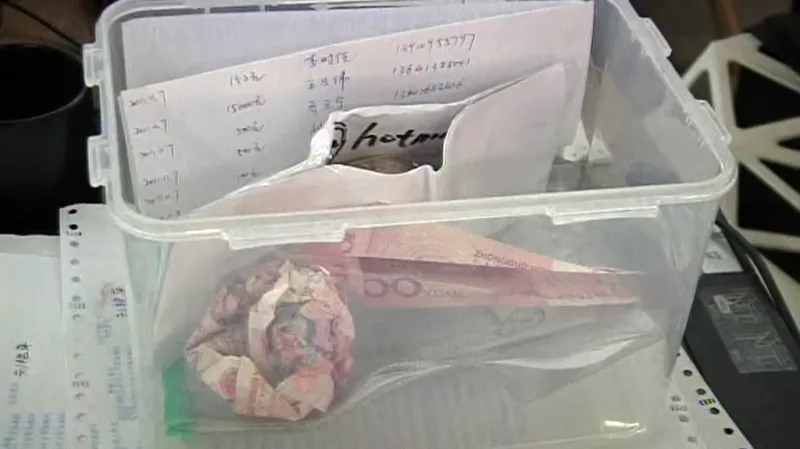 Peněžní dárky pro Aj Wej-weje