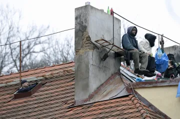 Squatterům v Šatovce hrozí vězení. Neodejdou bez slibu, že nebudou zatčeni