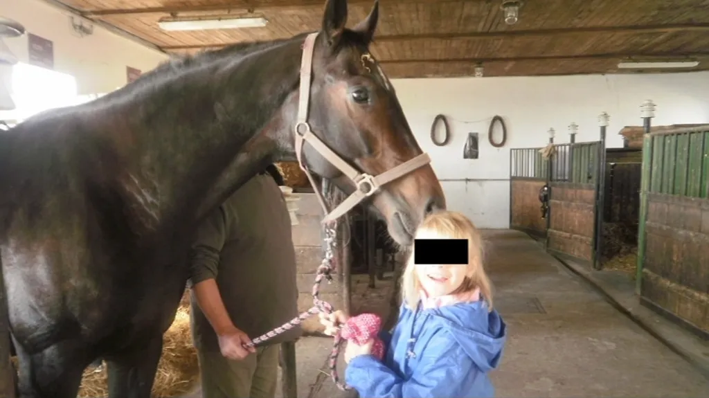 Dívka, kterou chce otec zpět do své péče