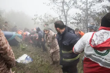 Záchranáři vyzvedli tělo íránského prezidenta Raísího z havarovaného vrtulníku