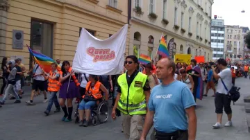 Brnem pochodují příznivci queer komunity