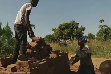 Traumata pomáhá obětem Konyho armády zvládnout tanec a divadlo. O své bolesti se tak učí mluvit