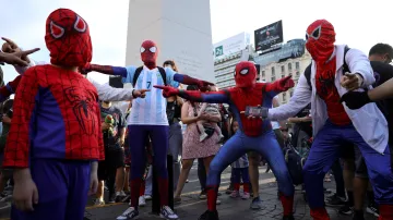 Pokus o zápis do Guinnessovy knihy rekordů za největší shromáždění lidí převlečených za Spider-Mana v Buenos Aires v Argentině