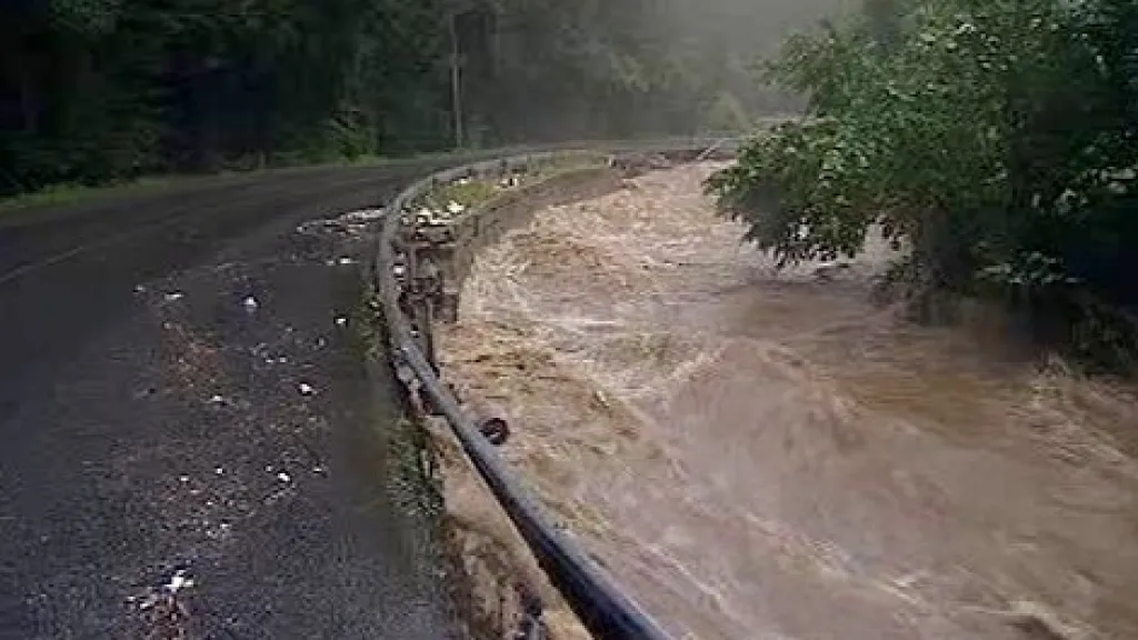Rozvodněná řeka na Liberecku