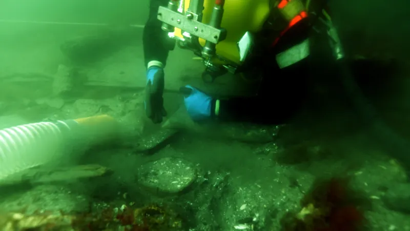 Snímky z průzkumu vraku lodi