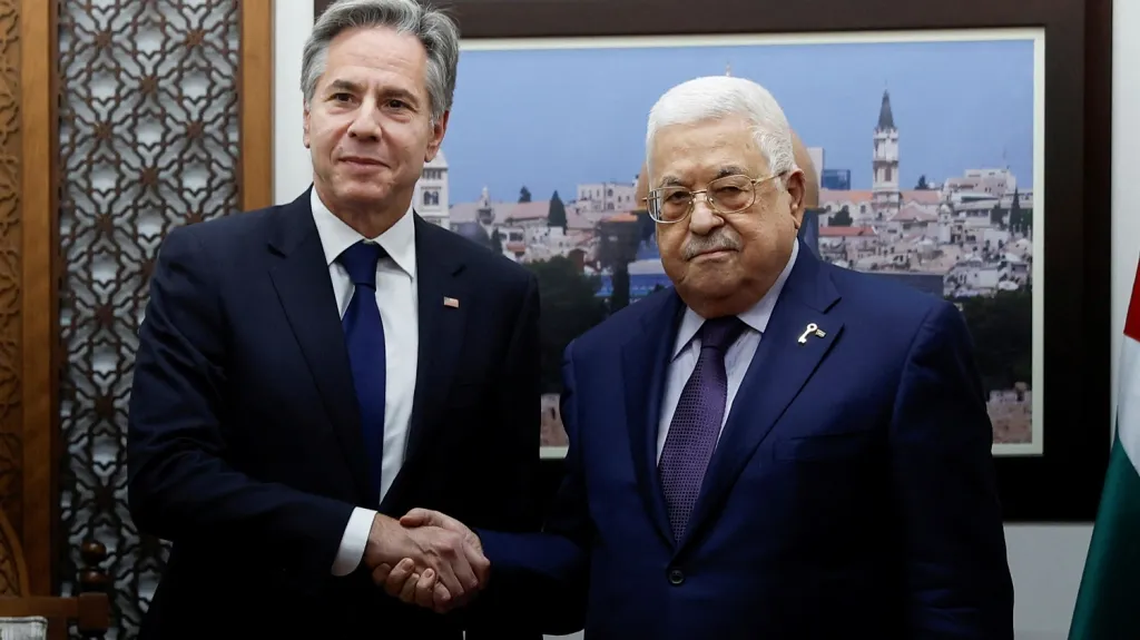Americký ministr zahraničí Antony Blinken (vlevo) s předsedou palestinské samosprávy Mahmúdem Abbásem