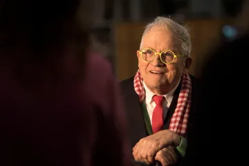Zemřel David Hockney, britský malíř a ikona pop-artu
