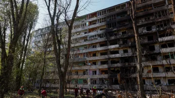 Obytný dům po ruském útoku na Kyjev (14. 10. 2026)