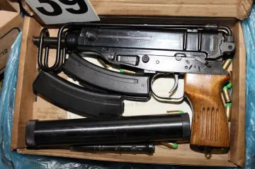 V případu nelegálního obchodování se zbraněmi padly podmíněné tresty. Odsouzení prodávali také samopaly