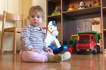 Čtvrtina dětí je v zařízeních pro okamžitou pomoc déle, než umožňuje zákon