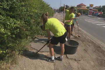 Studenti opět o prázdninách uklízejí Hodonín