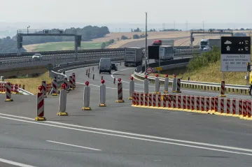 Po letech zpevňování je problematický most na D8 zase uzavřený. Potřebuje opravu