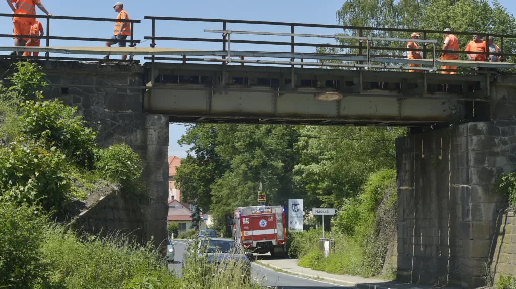 Poškozený most v Dobřanech