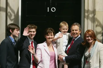 Kdo chtěl na party k malému Blairovi, musel zaplatit