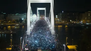Na 100 tisíc Maďarů protestovalo proti zdanění internetu