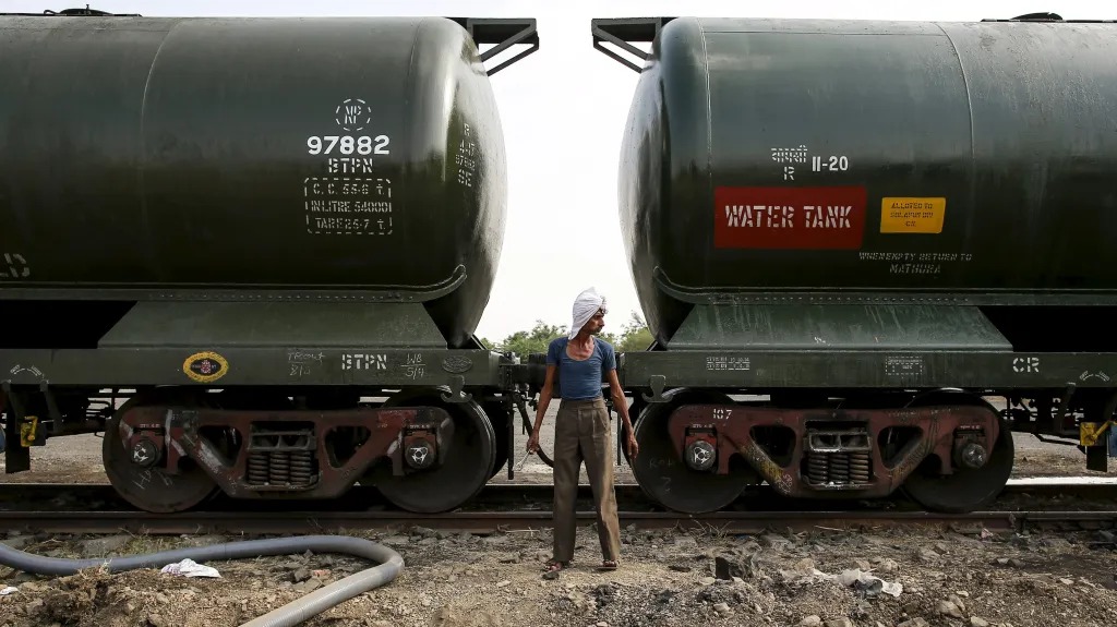 Pro vyprahlou Indii jsou vlaky s vodou opravdovou spásou