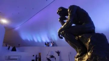 Rodinova socha v muzeu Soumaya