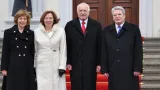 Prezidenti Česka a Německa s partnerkami