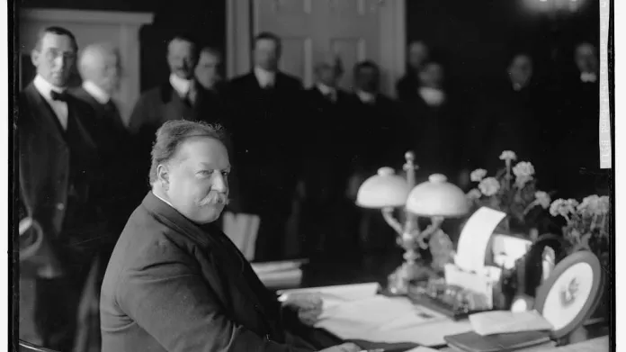 William Howard Taft byl nejen nejlépe placeným americkým prezidentem, ale také prezidentem nejobéznějším. Vážil až 145 kilogramů.