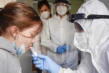 Děti zřejmě nebudou muset mít test, když cestují z rizikových zemí. Ministerstva souhlasí, rozhodne vláda