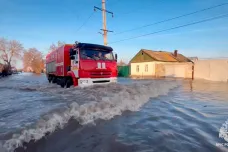 Několik tisíc obyvatel v ruské Orenburské oblasti muselo kvůli povodním opustit své domovy