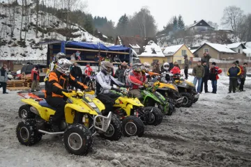 AVÍZO: Závody čtyřkolek a motorek tuto neděli v Úpici