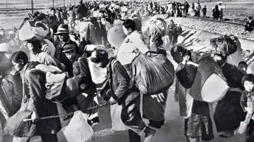 Stovky tisíc Jihokorejců uprchly na jih v polovině roku 1950